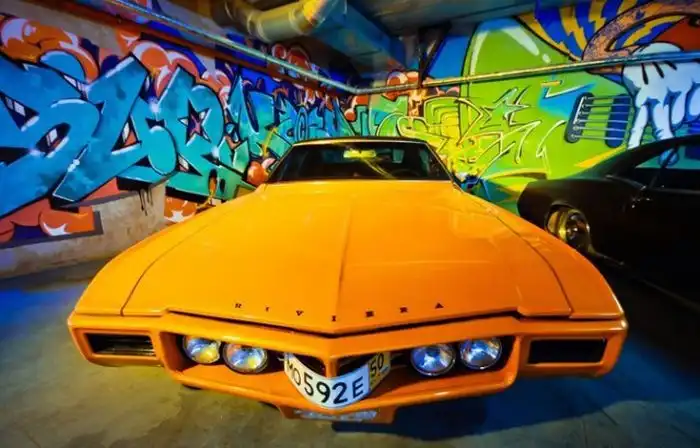 Выставка легендарных автомобилей в Санкт-Петербурге