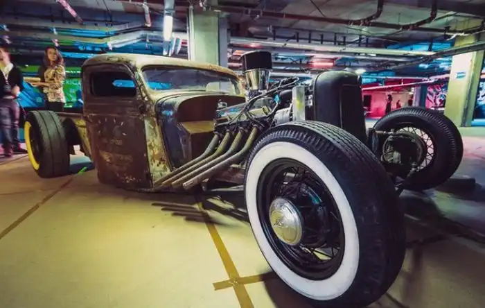 Выставка легендарных автомобилей в Санкт-Петербурге