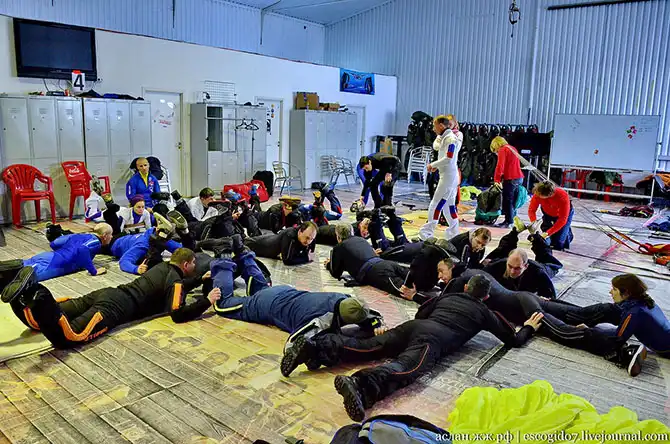 Как парашютисты совершают прыжки