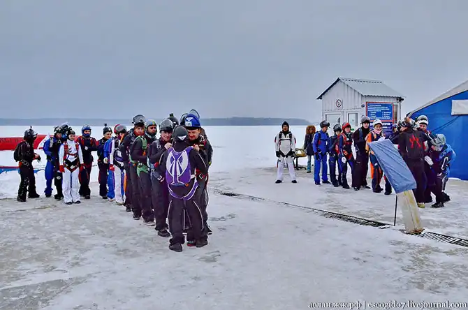 Как парашютисты совершают прыжки