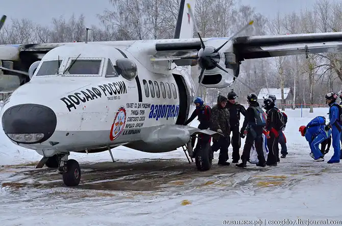 Как парашютисты совершают прыжки