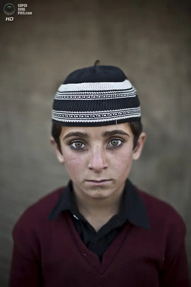 Портреты детей-беженцев из Афганистана