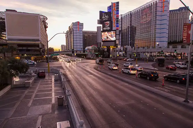 Прогулка по безлюдному Лас-Вегасу