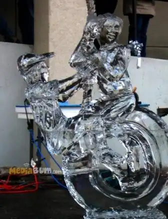 Обалденные скульптуры из льда