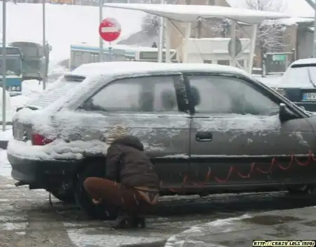 и не холодно ей?