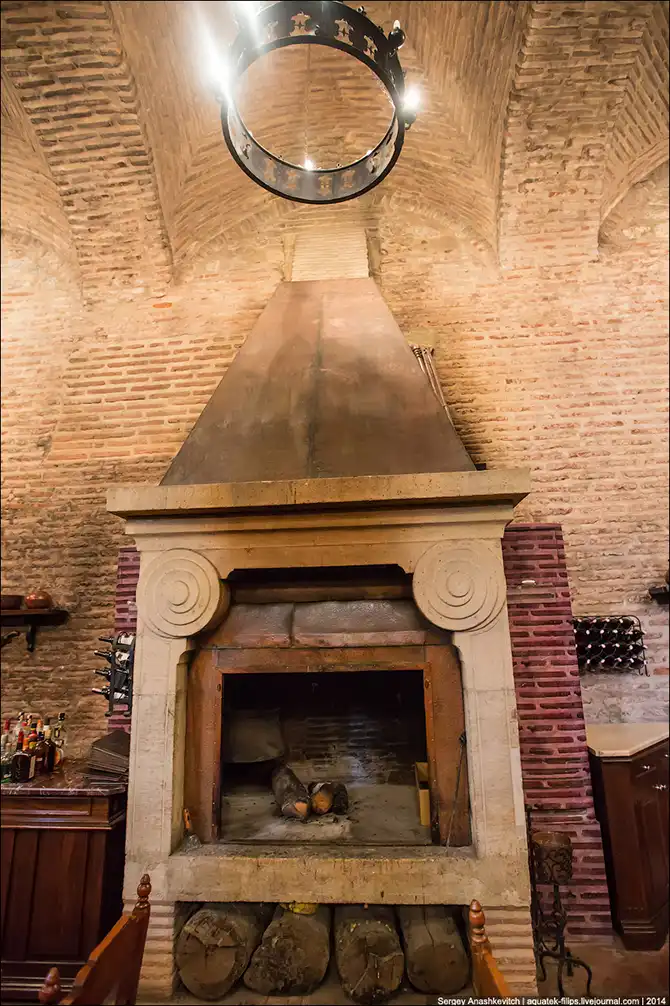 Рестораны, гостиницы, музеи и стадионы, располагающиеся в древних цистернах