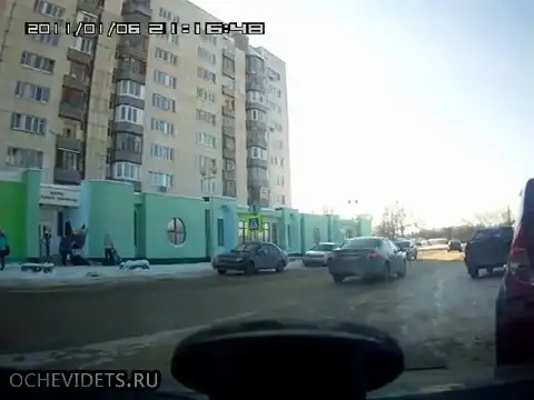 остановил за ремни