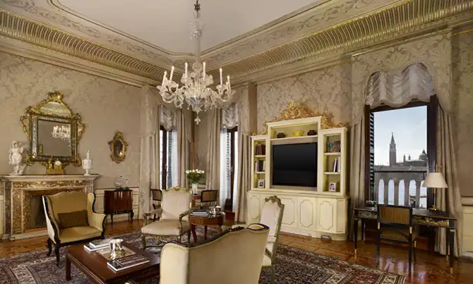 По следам знаменитых женщин мира