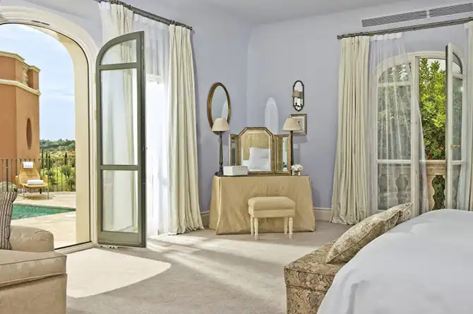 По следам знаменитых женщин мира