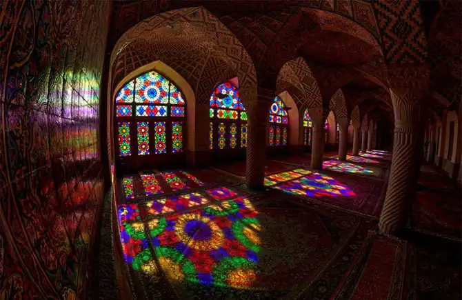 Прогулка по великолепной «Розовой мечети» в утренние часы