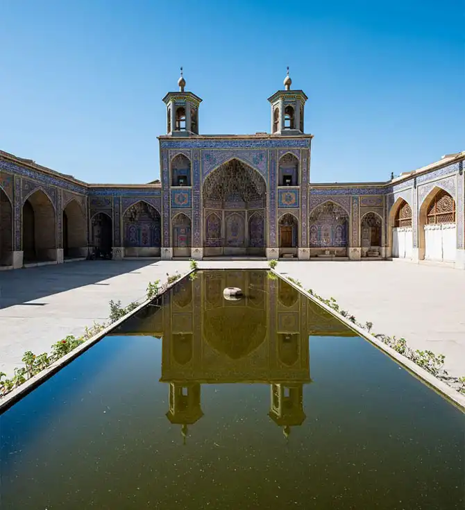 Прогулка по великолепной «Розовой мечети» в утренние часы