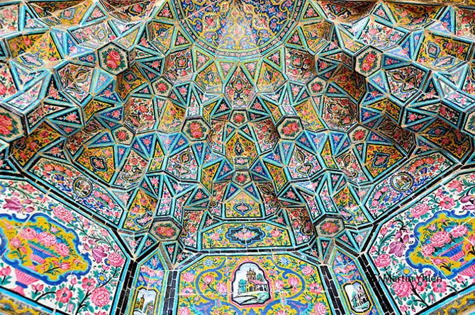 Прогулка по великолепной «Розовой мечети» в утренние часы