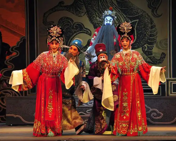 Цвет и сложность китайской оперы