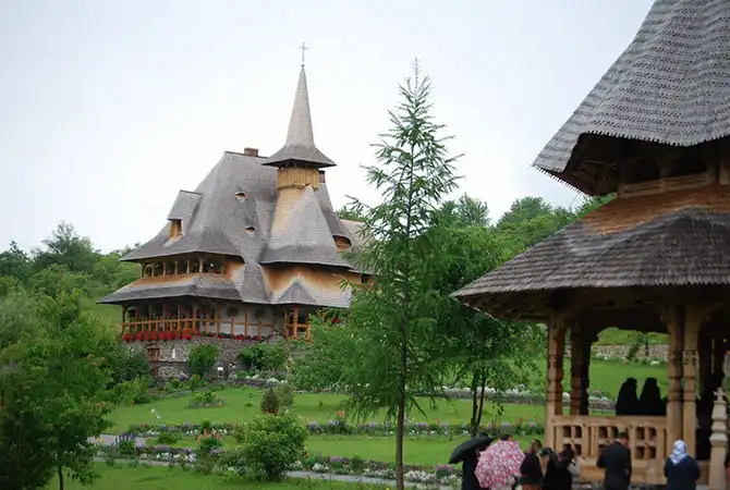 Экскурсия по деревянным церквям Марамуреша