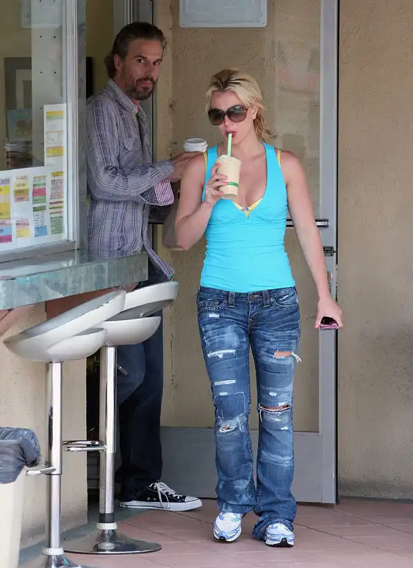 Какие джинсы выбирают «звезды»