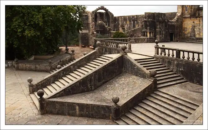 Экскурсия по замку тамплиеров в Португалии