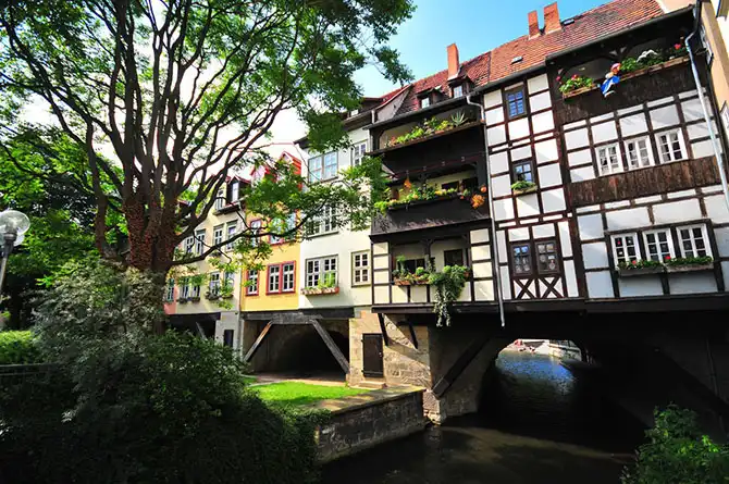 Самые красивые дома-мосты мира