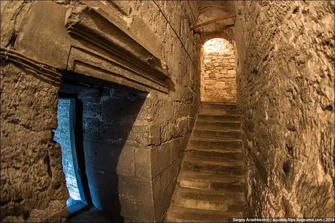 Золотые Ворота Царьграда или Тюрьма для ВИП-персон