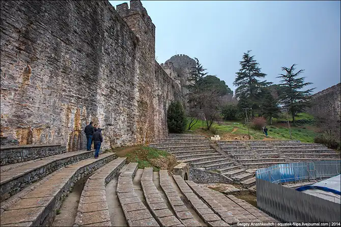 Прогулкой по крепости