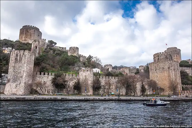 Прогулкой по крепости