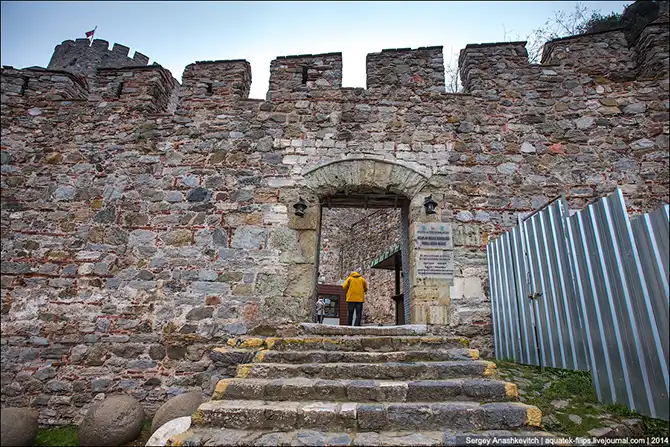 Прогулкой по крепости