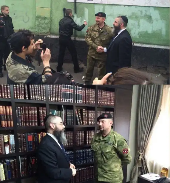 Почему "Правый сектор" закрашивает надписи на еврейском кладбище