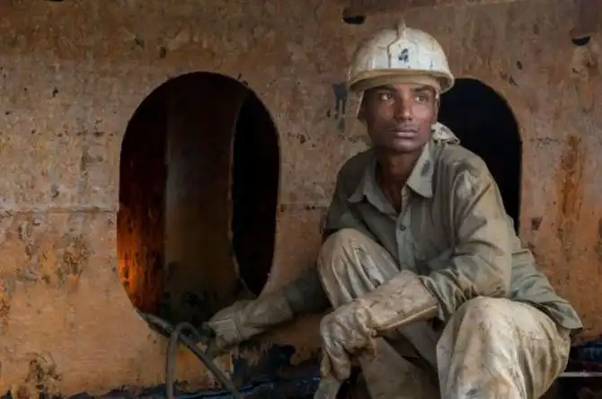 Как разбирают корабли в Бангладеш