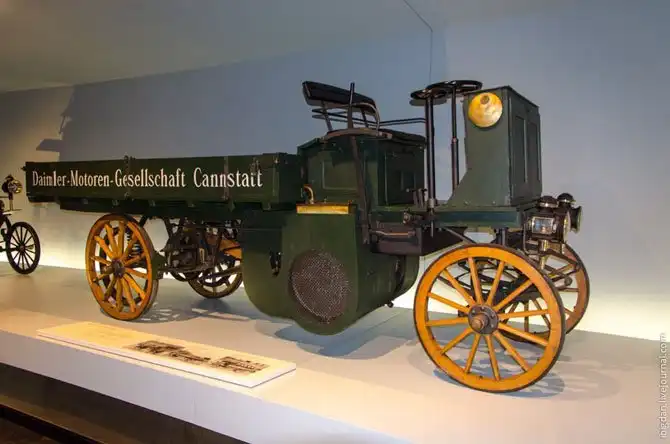 Экскурсия в Музей самодвижущихся экипажей компании Мерседес