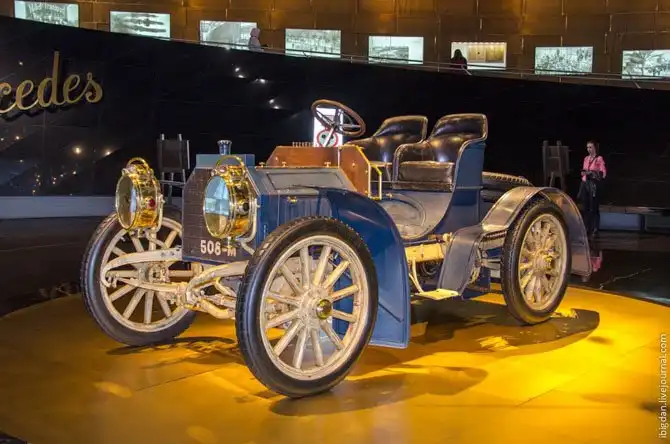 Экскурсия в Музей самодвижущихся экипажей компании Мерседес