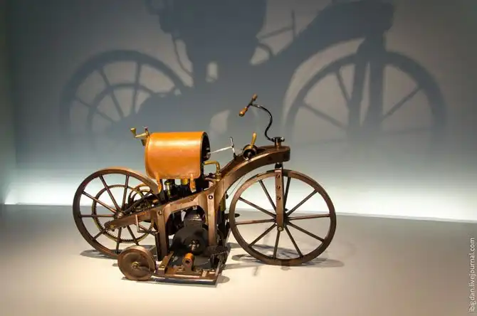 Экскурсия в Музей самодвижущихся экипажей компании Мерседес