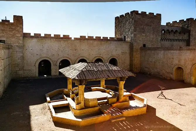 Бутафорский Голливуд и козы на деревьях