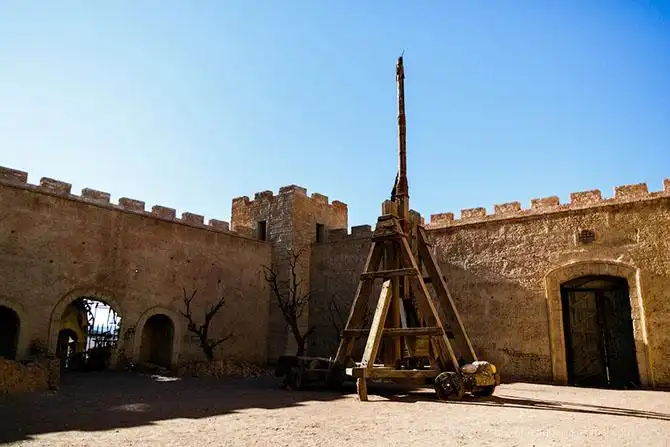 Бутафорский Голливуд и козы на деревьях