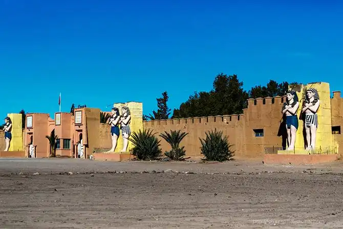 Бутафорский Голливуд и козы на деревьях