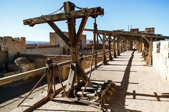 Бутафорский Голливуд и козы на деревьях