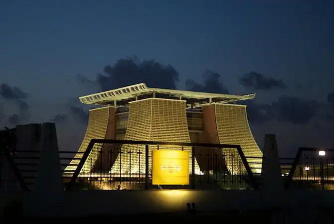 13 необычных современных правительственных зданий мира