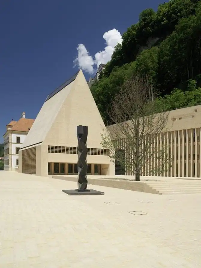 13 необычных современных правительственных зданий мира