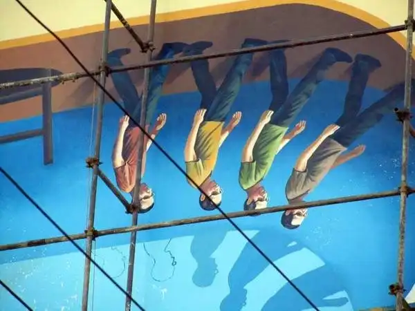 Стрит-арт, который вроде есть, но его как бы нет