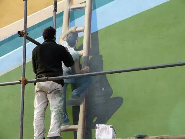 Стрит-арт, который вроде есть, но его как бы нет