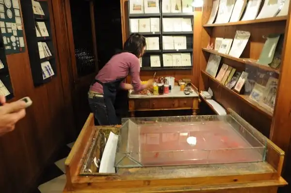 Как делают красивую бумагу во Флоренции