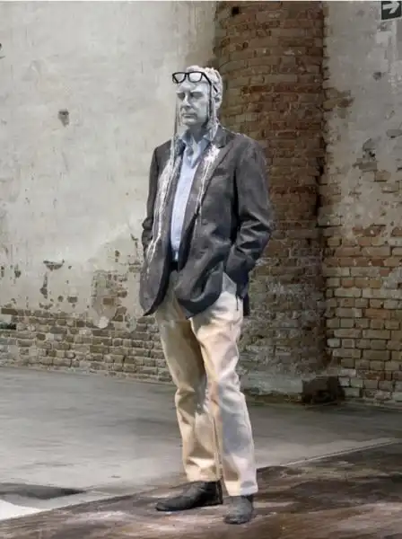 Люди - свечи: выставка восковых фигур