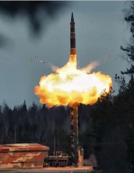 Небольшой сбой курса запуска российской ракеты РС-24 ЯРС в сторону США