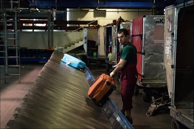 Как сортируют багаж в аэропорту Домодедово