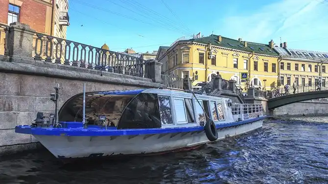 Прогулка по каналам и рекам Петербурга