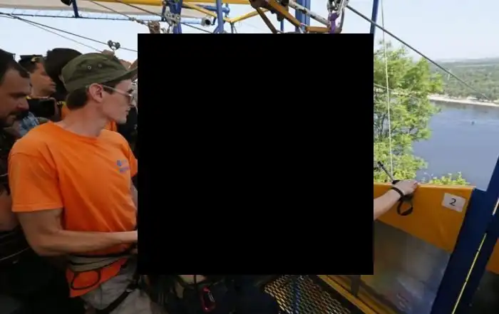 Экстремальная переправа через Днепр по "канатной дороге"