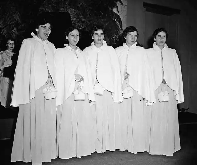 Трагическая судьба пятерняшек Дион