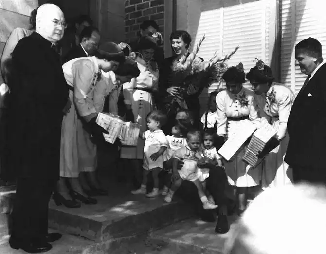 Трагическая судьба пятерняшек Дион