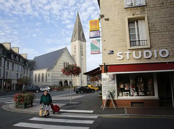 Места, разрушенные во время войны 1944 года, сегодня