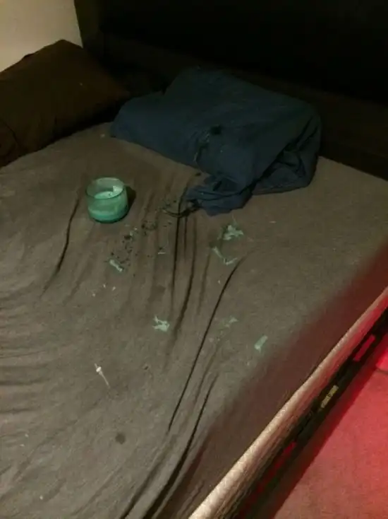 Секс при свечах может быть опасен