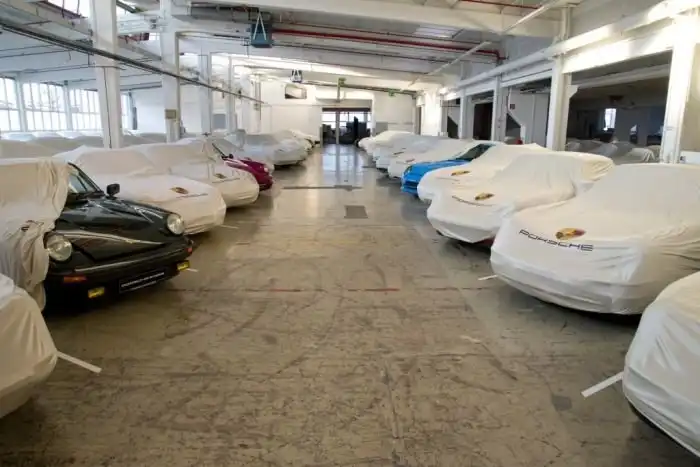 Скрытый склад автомобилей Porsche в Штутгарте