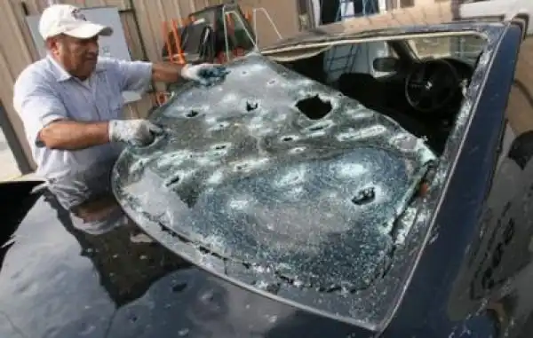 Град не щадит ни дорогие, ни дешевые автомобили